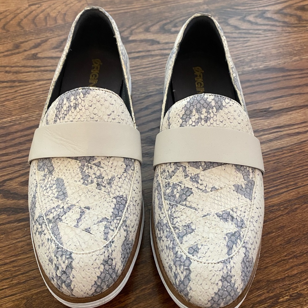Cole Haan womens 7.5 loafers